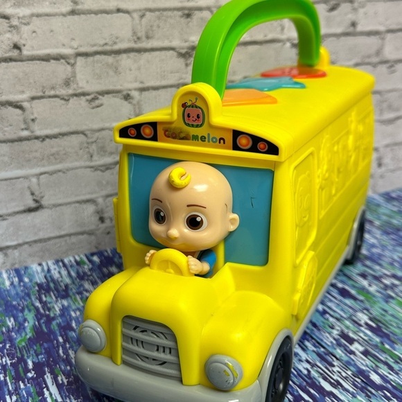 CoComelon Musical Learning Bus Number and Letter Recognition Phonetics - Picture 7 of 17